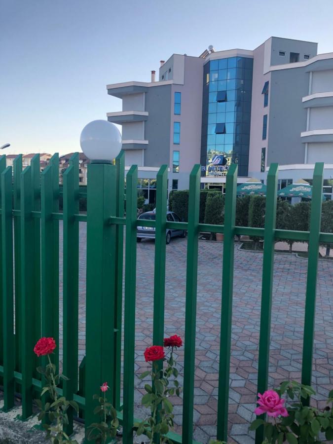 Hotel Blue Sky Golem  Zewnętrze zdjęcie