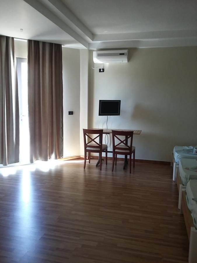 Hotel Blue Sky Golem  Zewnętrze zdjęcie