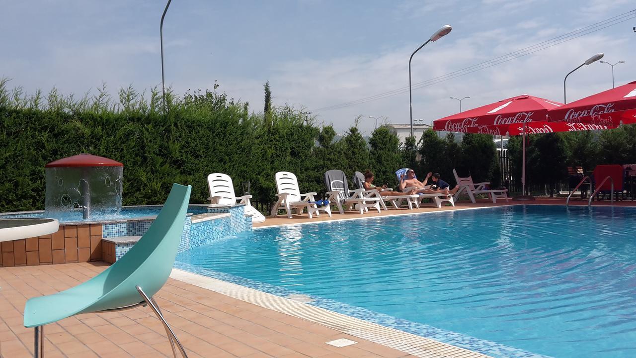 Hotel Blue Sky Golem  Zewnętrze zdjęcie